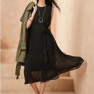 NWOT Banana Republic Black Pleated Midi Dress